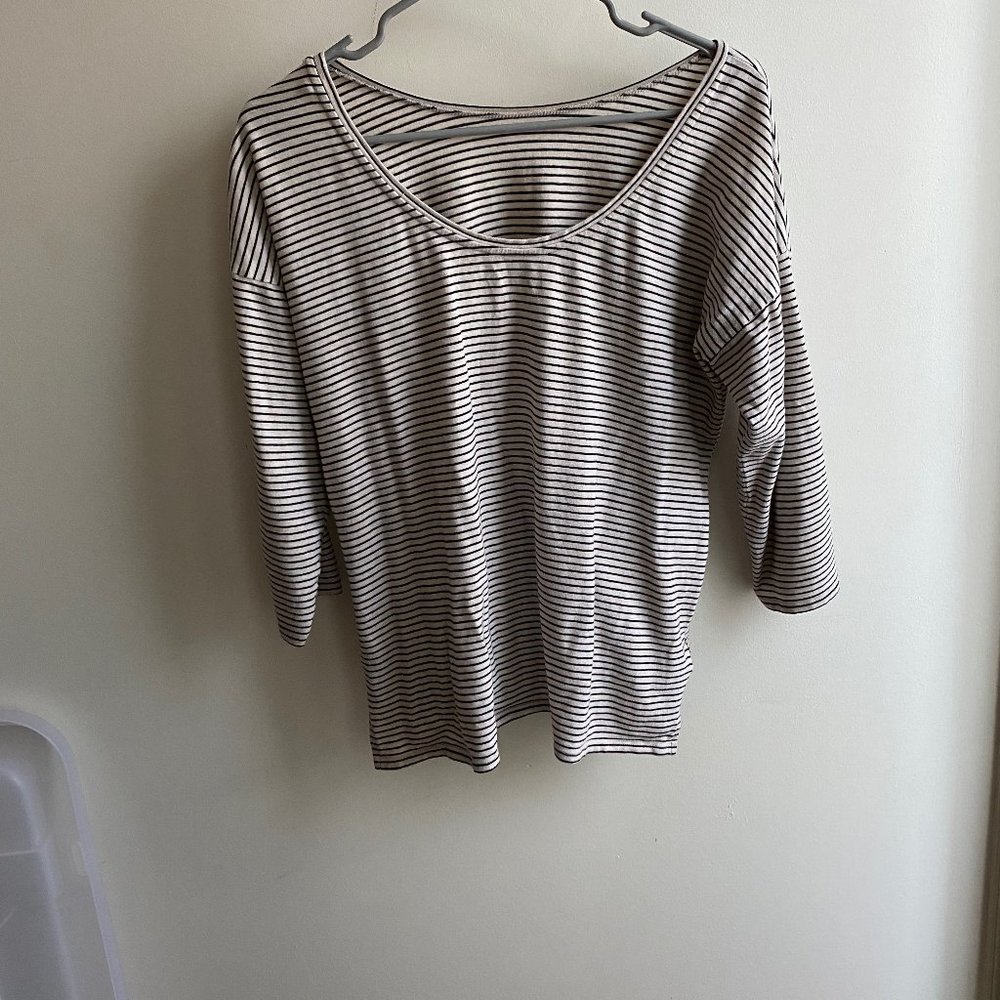 Soft Loft Striped Long-sleeve Shirt. Size M